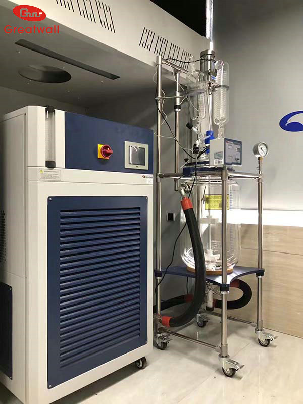 玻璃反應(yīng)釜高低溫冷熱循環(huán)機