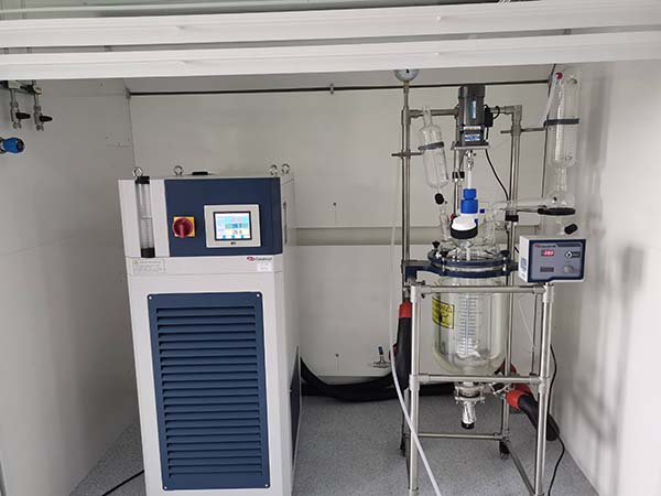 反應釜控溫冷熱一體機怎么加液